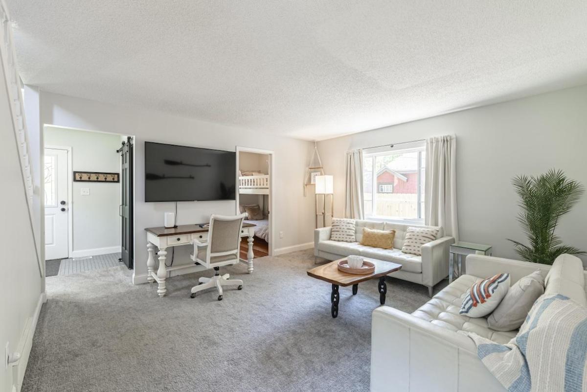 Coastal Comfort Meets Beachside Bliss Muskegon Εξωτερικό φωτογραφία
